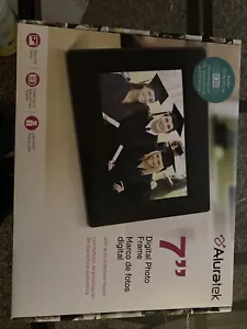 Aluratek Digital Photo Frame with Automatic Slideshow - 7 inch - ADPFWM7S - Picture 1 of 5