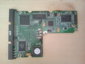 PCB DISQUE DUR 3.5" WESTERN DIGITAL CAVIAR 26400 IDE 6448.6 MB AC26400-00RN - Photo 1/6
