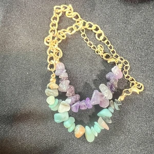 2er Set Chip Stein Armbänder Grün Lila Gold Boho Style Farbe Pop Fun Y2K - Bild 1 von 5