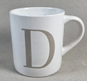 Threshold Monogramm Buchstabe D Steinzeug Kaffeebecher Teetasse weiß gesprenkelt 16oz - Bild 1 von 3