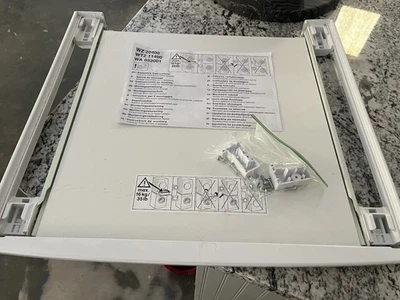 Kit de apilamiento Bosch blanco con bandeja extraíble Foto 1 de 4