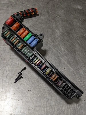 BMW 525I E60 2007 OE MANO DERECHA DETRÁS TABLERO DERECHO BLOQUE CAJA FUSIBLES 6114-6957330-01 4N Foto 1 de 4