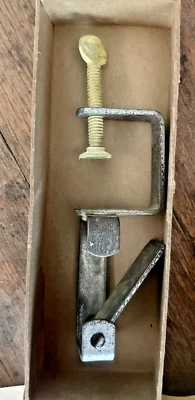 BRAID AID Braid Klamp BraidEZE EZE Self-Folding  Tools for Making Braided Rugs - Image 1 of 4