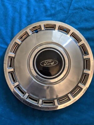 Ford Tempo 1984 tapacubos 13"" Foto 1 de 4