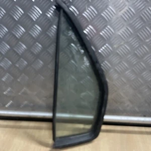 HONDA CRV 2004 QUARTER WINDOW GLASS PASSENGER REAR WINDOW - Picture 1 of 1
