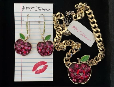 Collar y Pendientes Colgante BETSEY JOHNSON Piedra Imitación Recta Manzana Bordillo Cadena Foto 1 de 4