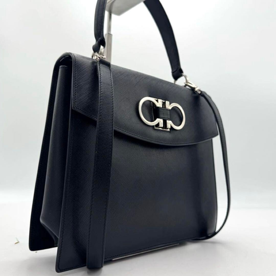 ハンドバッグ FERRAGAMO HAND BAG (21A210786122 NERONERO) Salvatore Ferragamo Satchel/Top Handle Bag Black Bags