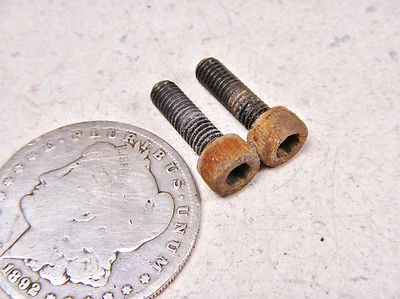 89 PARAFUSOS DE MONTAGEM DE BOTA TUBO DE ADMISSÃO CARBURADOR LADO DIREITO/ESQUERDO YAMAHA XT350 - Imagem 1 de 3