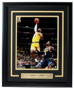 Lebron James Los Angeles Lakers Unsigned 11x14 Photo Framed 155629 - Bild 1 von 2