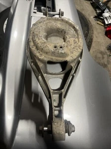 09-13 INFINITI G37 Sedan Rear Lower Control Arm LH & RH Main Spring Support OEM - Picture 1 of 4