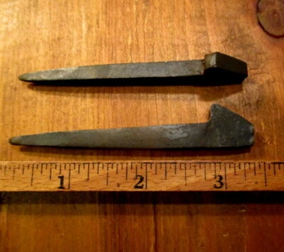 一对早期铁谷仓门拇指闩锁门夹杆罢工硬件 — 第 1/4 张图片