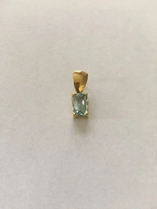 Vintage 18k Gold Aquamarine Pendent Charm - Picture 1 of 10