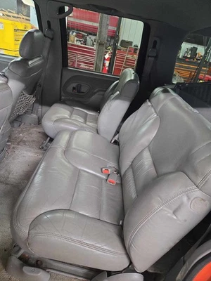 Used Seat Rear fits: 1999 Gmc Suburban 1500  Grade A Foto 1 de 4