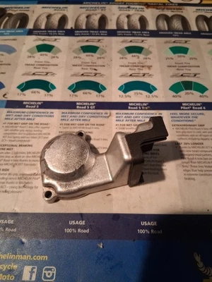 Cubierta de válvula de alimentación 4DB-11992-01-00 1992 YZ 125 YAMAHA Foto 1 de 3