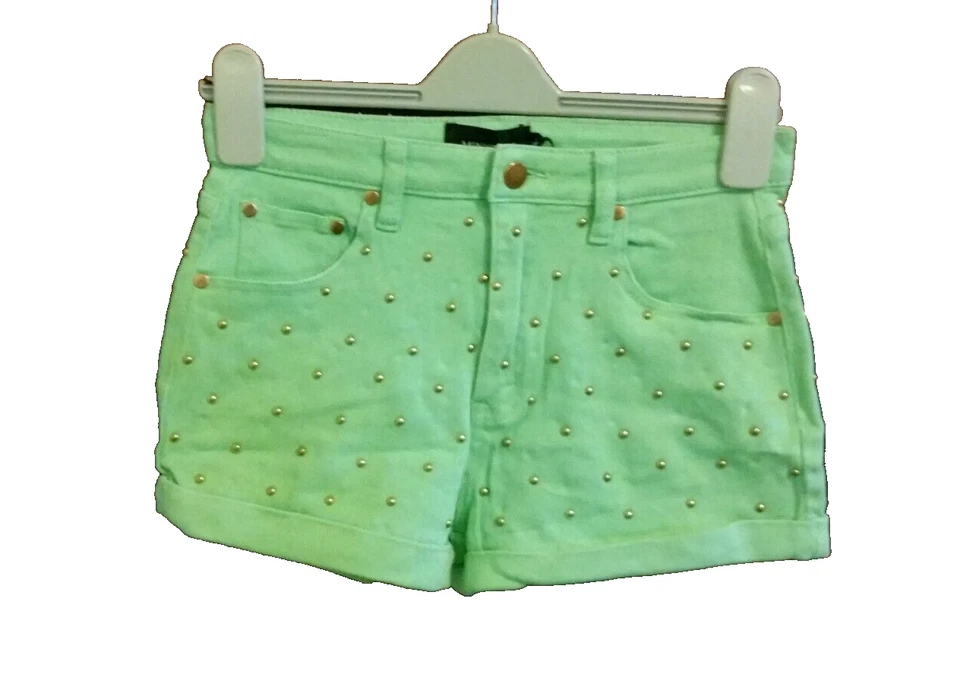 Pantalones Cortos Minkpink Para Mujer Cintura Mediana Alta Medalla Tachuelas Puños Pierna Como Nuevos Lindos Nuevos Foto 1 de 4