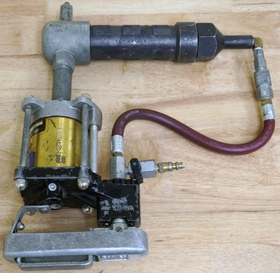 Grover 223 Air Operated Sealant Injection Gun 60-80 PSI  7000 PSI - Image 1 of 4