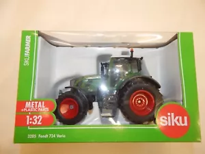 SIKU FENDT 724 VARIO TRACTOR 3285 BNIB 1:32 - Picture 1 of 4