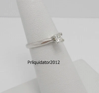 Anillo de boda solitario de diamantes princesa naturales de 1/4 quilate de oro blanco de 14 k Foto 1 de 4