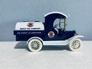 Limited Edition 1:24 Scale Gearbox 1912 Skelly Oil Ford Tanker Truck Coin Bank