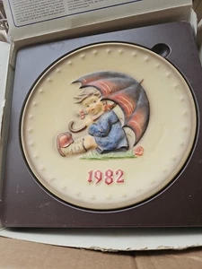 Goebel Hummel W. Goebel M.J. Hummel Annual Plate 1982 In Bas-Relief, W Germany - Picture 1 of 3