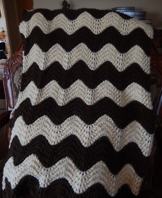 Manta afgana de colección Chevron Zig Zag tiro hecho a mano ganchillo marrón y beige grande Foto 1 de 4