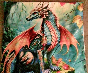 Geflügelter Drache Stoff Kissenbezug - Reißverschluss - 17 x 17 - NEU - Bild 1 von 2