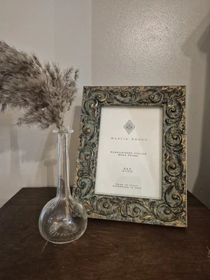 Marco de madera italiano acabado a mano Martin Aborn retrato de colección (5”x7”) Foto 1 de 4