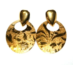 Costume Jewelry Earrings Oval Door Knockers Goldtone Floral Teardrop Post - Picture 1 of 3