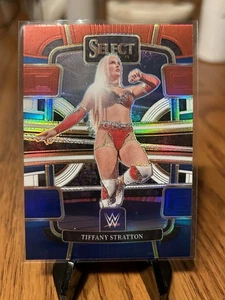 2024 Panini Select WWE WRESTLING RED + BLUE SILVER PRIZM TIFFANY STRATTON #36 - Bild 1 von 2