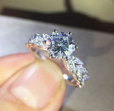 Anello di fidanzamento argento sterling 925 bianco 2,20 carati moissanite rot... - Immagine 1 di 4