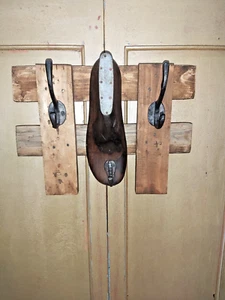 HANDMADE INDIAN COAT RACK MADE FROM AN ANTIQUE SHOE MOULD - Picture 1 of 11