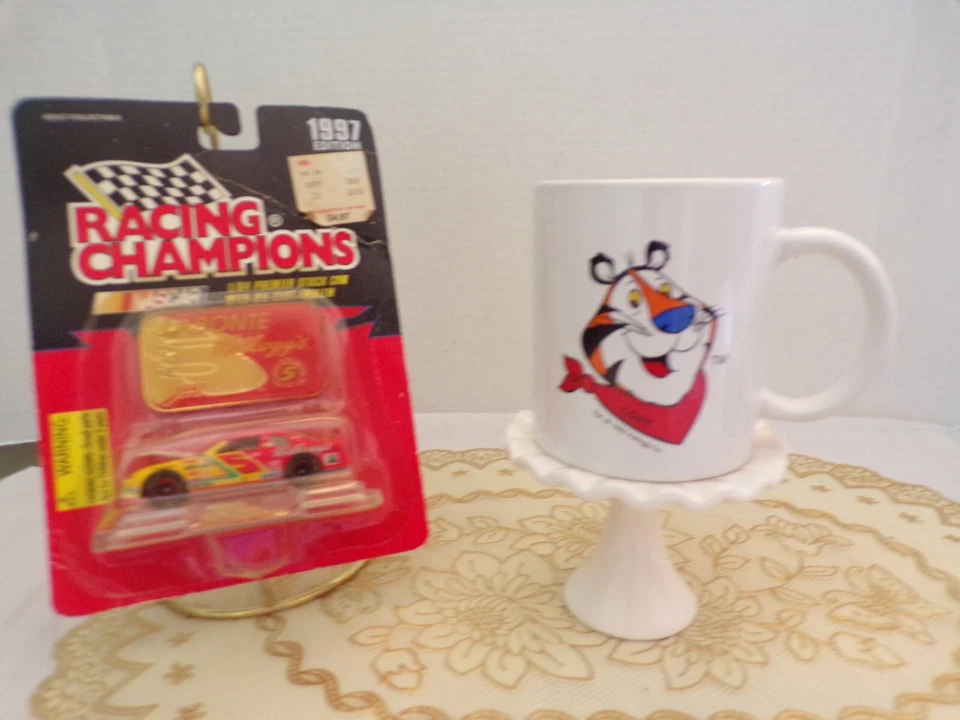 Racing Champions 1/64 Premier Stock Car With Die Cast Emblem Steve Grissom 1996 WCW 29