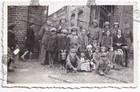original Foto 2. Weltkrieg Polen Kalisz Bevölkerung Kinder Pionier Kaserne 1939