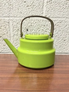 Tetera vintage esmaltada verde aguacate tetera mango de metal madera - Imagen 1 de 4