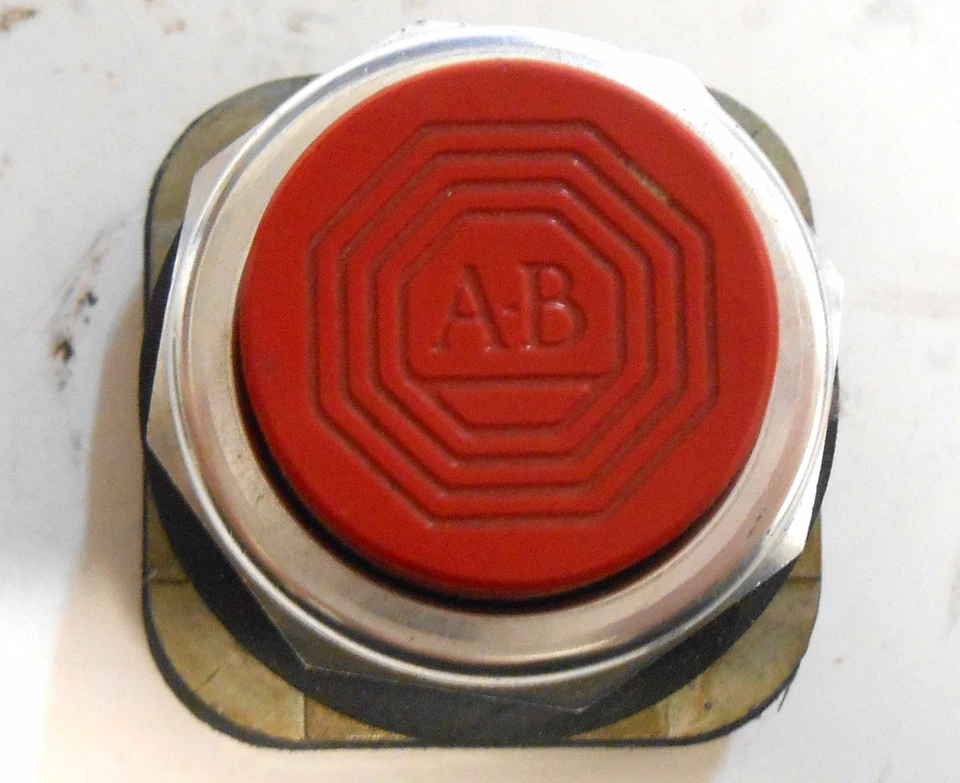 ALLEN BRADLEY PUSHBUTTON CAT NO: 800T-B, PILOT (HVY) DUTY, 600V. AC MAX. RED - Image 1 of 1