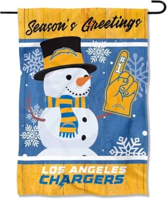 Bandera de jardín muñeco de nieve de invierno de doble cara Los Angeles Chargers nuevo en paquete Foto 1 de 4