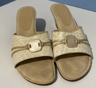 Sandalias de cuña Easy Spirit Comfort de cuero superior 9 NAFTALIS beige para mujer informales Foto 1 de 4