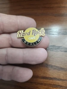 Berlin Hard Rock Cafe Emaille Pin - Bild 1 von 2