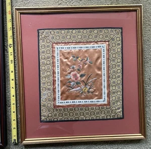 Vintage asiatische Seide bestickt gerahmte Kunst 15" x 15" - Bild 1 von 4