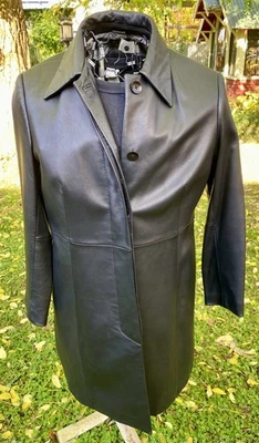 Gabardina para mujer Valerie Stevens negra de piel de cordero genuina pequeña Foto 1 de 4