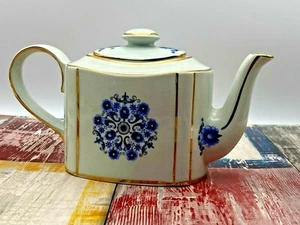 VINTAGE TEA POT HADDON ARTHUR WOOD ENGLAND WHITE, GOLD TRIM, BLUE FLOWER - Picture 1 of 12