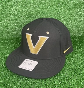 Neu mit Etikett Nike 2024 Vanderbilt Baseball Team Mütze 7 1/2 Vapor Vandy Jungen NEU - Bild 1 von 6