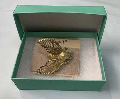 Broche de abeja vintage Monet tono dorado alas texturizadas filigrana insectos joyería Foto 1 de 4