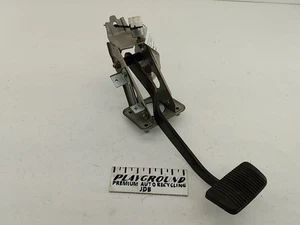 Toyota Land Cruiser FJ80 Brake Pedal Assembly With Mount Fits 1990-1997 - Picture 1 of 12