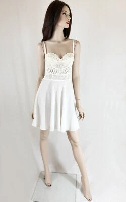 La Perla Dress Macrame embroidered bustline, crepe fabric skirt AU 10 White Foto 1 de 3