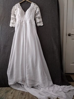 Chong Xiao V-Neck Wedding Dresses Chiffon White/ivory Lace Applique Bridal Gown - Image 1 of 4