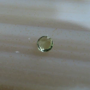 Echter Peridot rund facettiert kalibriert europäischer Maschinenschliff Schmuck9 - Bild 1 von 6
