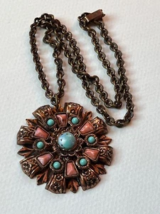 Cadena de cobre macizo vintage con flor en capas con bolígrafo de cabinas de plástico coral y turquesa - Imagen 1 de 7