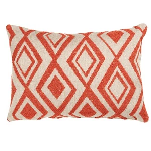 Cubierta de cojín con hebilla Ikat tribal geométrica en naranja quemado. 17x12" - Imagen 1 de 3
