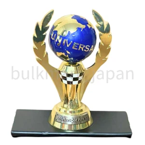 Mario Kart Golden Trophy With box Universal Studios Japan Super Nintendo World - Picture 1 of 10